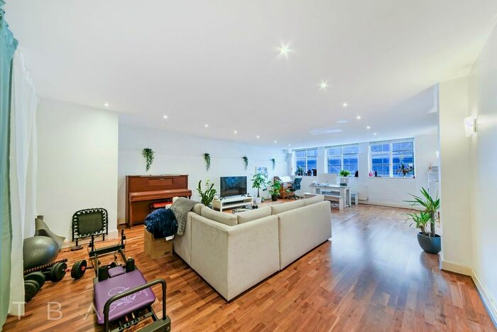 1 Bedroom Flat To Rent In Goswell Road, London EC1V