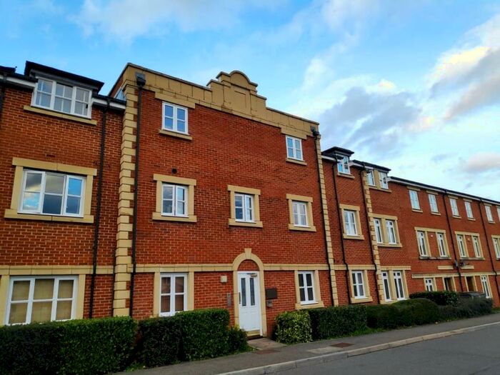 2 Bedroom Apartment To Rent In Royal Earlswood Park, Redhill, RH1
