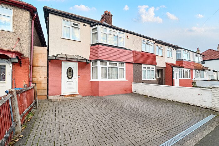3 Bedroom End Terrace House For Sale In Tamworth Lane, Mitcham, CR4