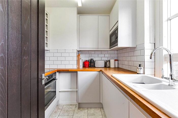 Apartment To Rent In Wilmot Street, Bethnal Green, London, E2