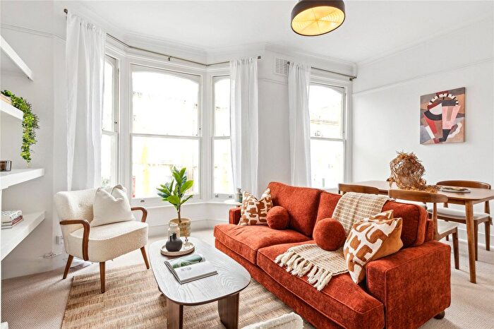 1 Bedroom Flat For Sale In Kellett Road, London, SW2