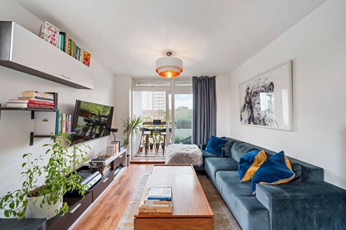 2 Bedroom Flat To Rent In Stockwell Road, Stockwell, London, SW9
