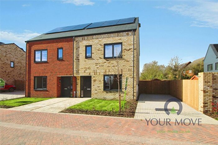 3 Bedroom Semi-Detached House For Sale In Hawnes Close, Haynes, Bedford, MK45