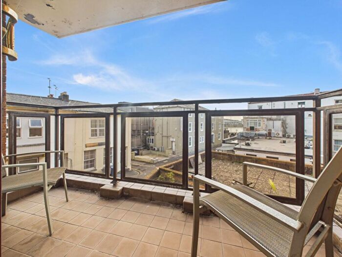 2 Bedroom Flat For Sale In Knightstone Road, Weston-Super-Mare, BS23