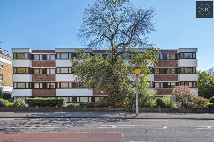 2 Bedroom Flat To Rent In Glenwood Court, South Woodford, London, E18