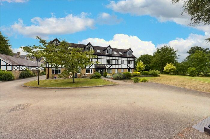 2 Bedroom Flat To Rent In West Street, Godmanchester, Huntingdon, Cambridgeshire, PE29