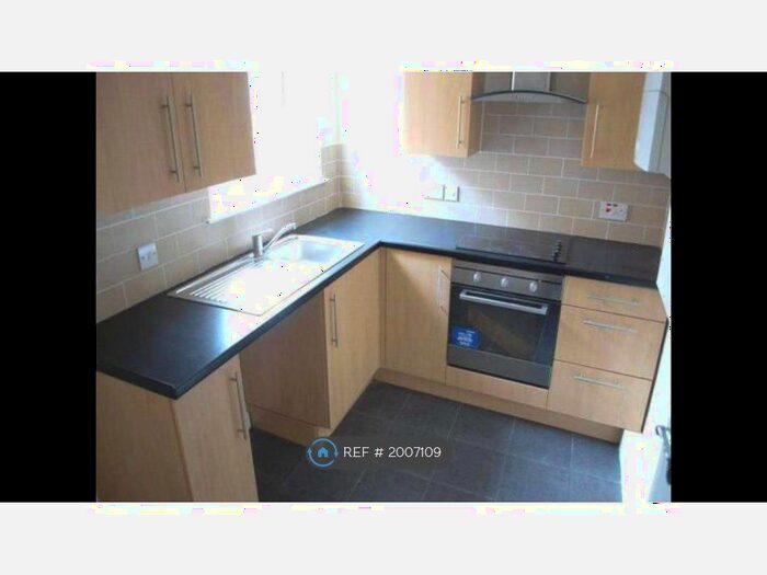 2 Bedroom Maisonette To Rent In King Street, Dukinfield, SK16