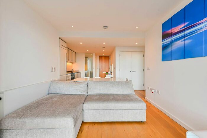 1 Bedroom Flat To Rent In Walworth Road, Elephant And Castle, London, SE1