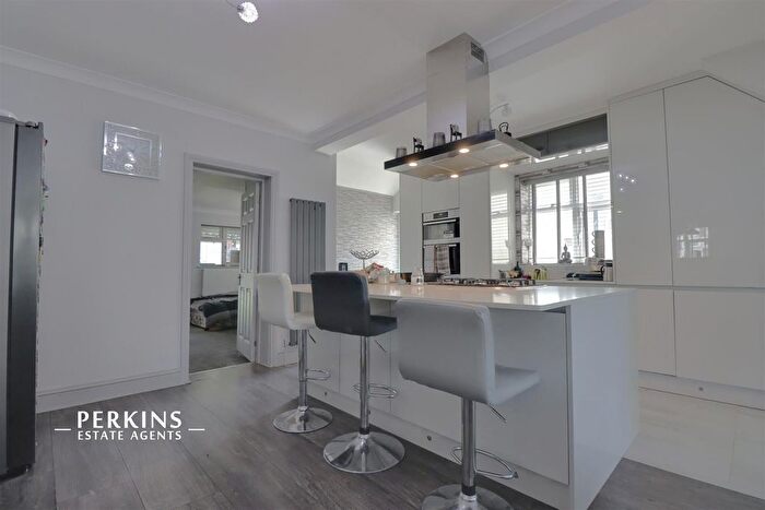 4 Bedroom Semi-Detached House To Rent In Southall, UB1