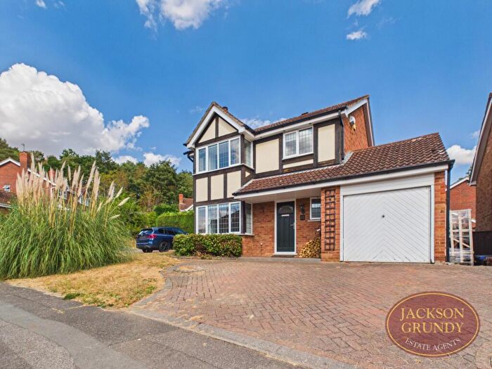4 Bedroom Detached House For Sale In Icknield Drive, Northampton, NN4