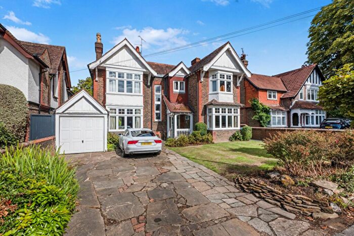 6 Bedroom Detached House For Sale In Wimblehurst Road, Horsham, RH12