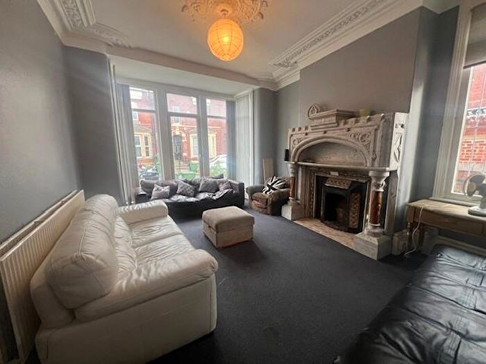 6 Bedroom House To Rent In Regent Park Avenue, Leeds, LS6