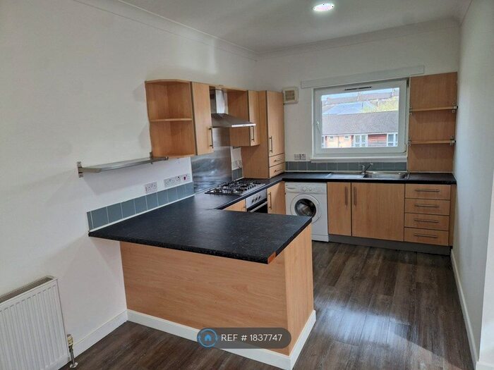 3 Bedroom Flat To Rent In Whitehill Court, Glasgow, G31