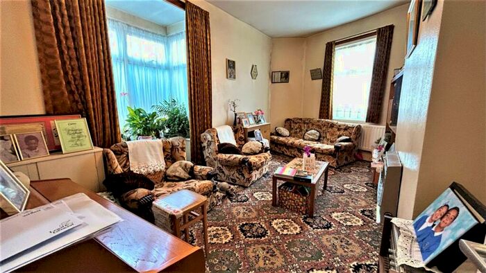 3 Bedroom End Of Terrace House For Sale In Kingsley Road, Balsall Heath, B12
