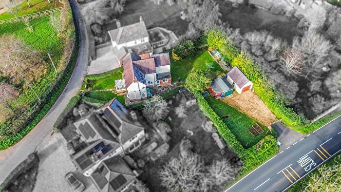 4 Bedroom Detached House For Sale In Taits Hill, Stinchcombe, GL11