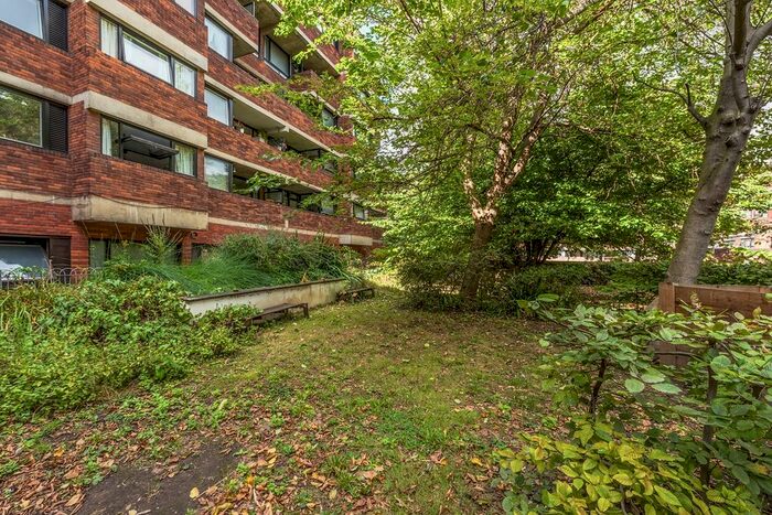 3 Bedroom Flat To Rent In Forsyth House, Tachbrook Street, Pimlico, London, SW1V