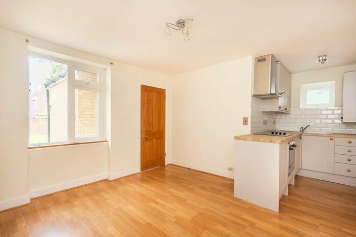 1 Bedroom Flat To Rent In Ferry Road, Teddington, TW11