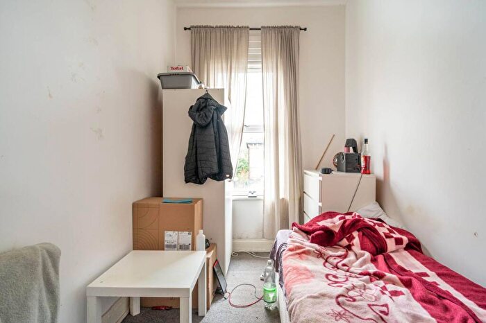 2 Bedroom Flat For Sale In Clova Road, Forest Gate, London, E7