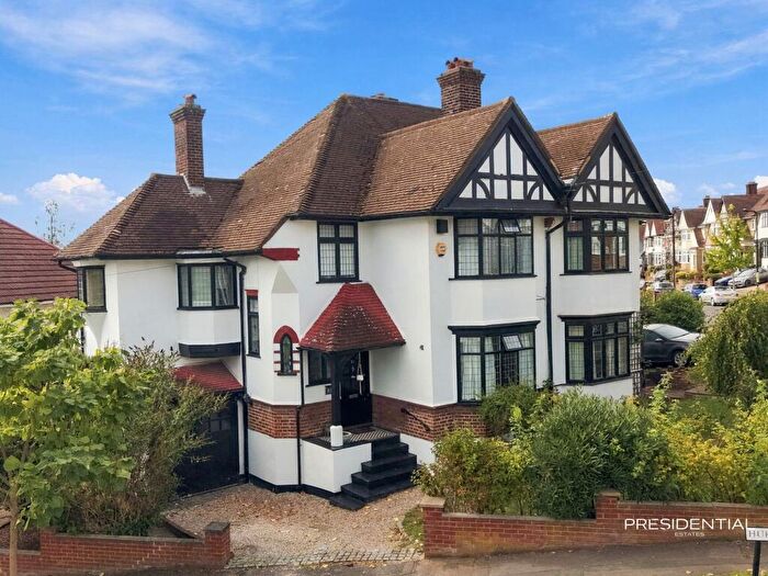 3 Bedroom Semi Detached House For Sale In Hurst Avenue, Chingford, E4