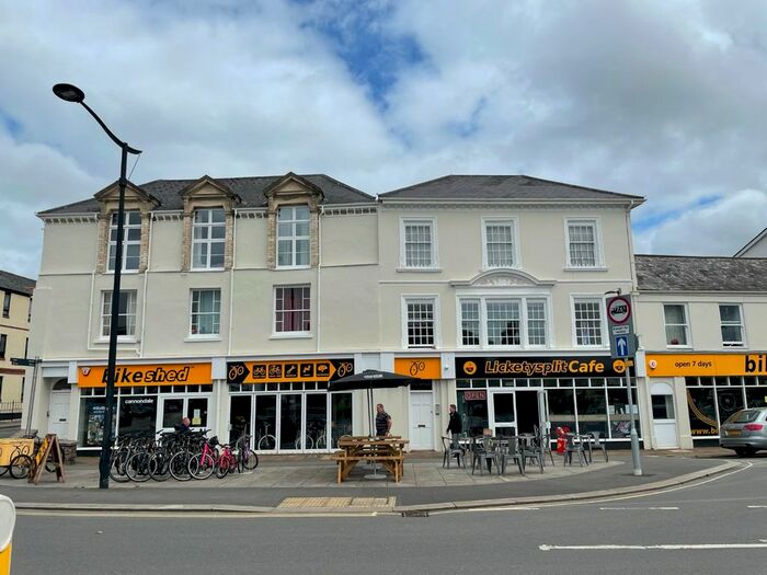 1 Bedroom Flat To Rent In The Square, Barnstaple, EX32