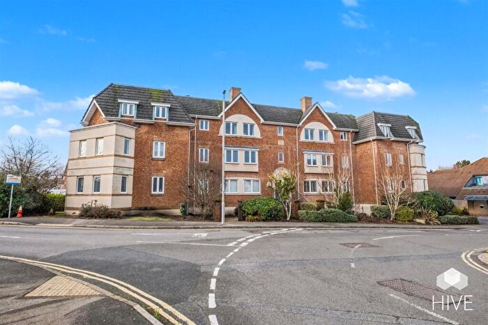 2 Bedroom Flat For Sale In Peel Close, Verwood, BH31