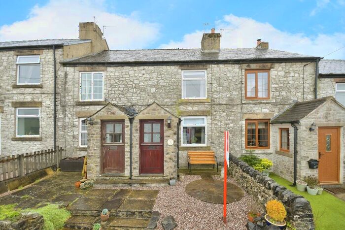 2 Bedroom Terraced House For Sale In Smalldale, Buxton, Derbyshire, SK17