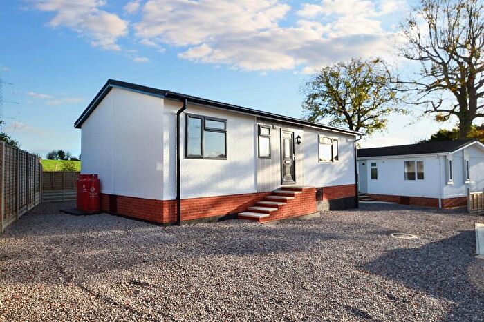 2 Bedroom Park Home For Sale In Brambridge, SO50