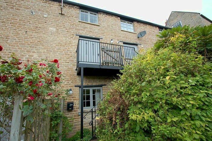 1 Bedroom Flat To Rent In South Road, Oundle, Peterborough, PE8