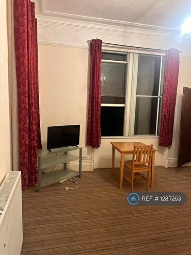 1 Bedroom Flat To Rent In Keighley Road, Bradford, BD8