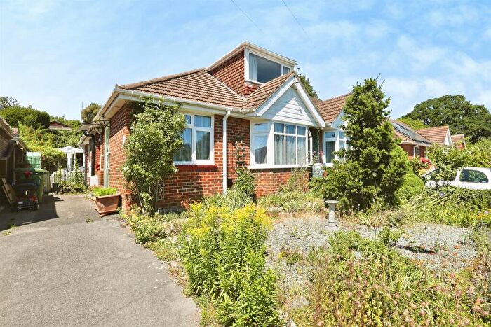 3 Bedroom Semi-Detached Bungalow For Sale In Lime Avenue, Southampton, SO19