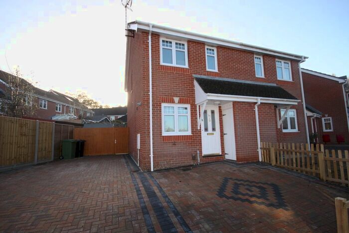 2 Bedroom Semi-Detached House To Rent In Saffron Way, Whiteley, Fareham, PO15
