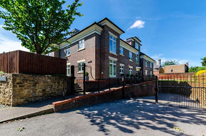 2 Bedroom Flat To Rent In Herons Crest, Guildford, GU1