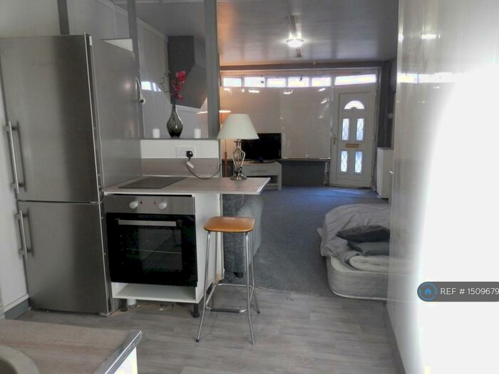 Studio To Rent In Newcastle Under Lyme, Newcastle Under Lyme, ST5