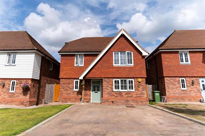 3 Bedroom Detached House For Sale In Oakfields, Hailsham, BN27