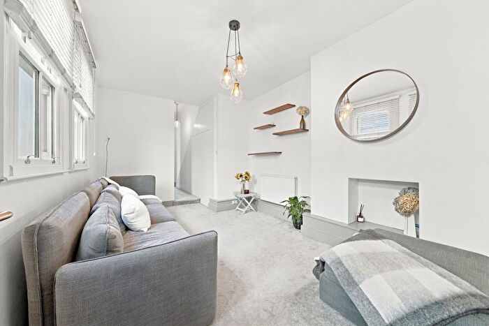 2 Bedroom Flat For Sale In Strode Road, NW10