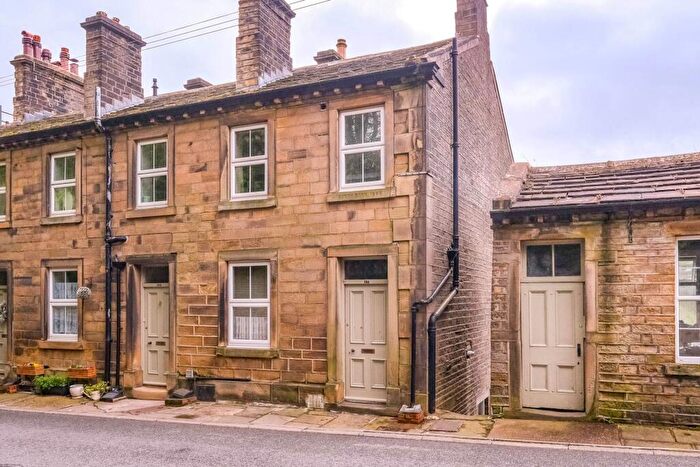 3 Bedroom End Of Terrace House For Sale In Woodhead Road, Holmbridge, HD9