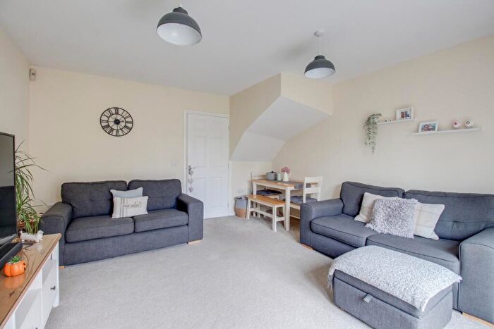 2 Bedroom Terraced House For Sale In Bushell Close, Leighton Buzzard, Bedfordshire, LU7