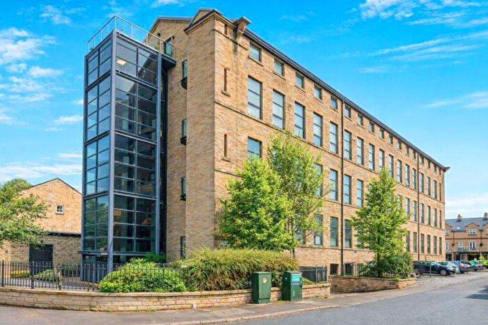 1 Bedroom Apartment For Sale In Cavendish Court, Drighlington, BD11