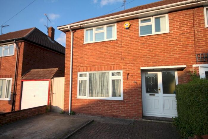 3 Bedroom Semi-Detached House To Rent In Byron Road, Luton LU4