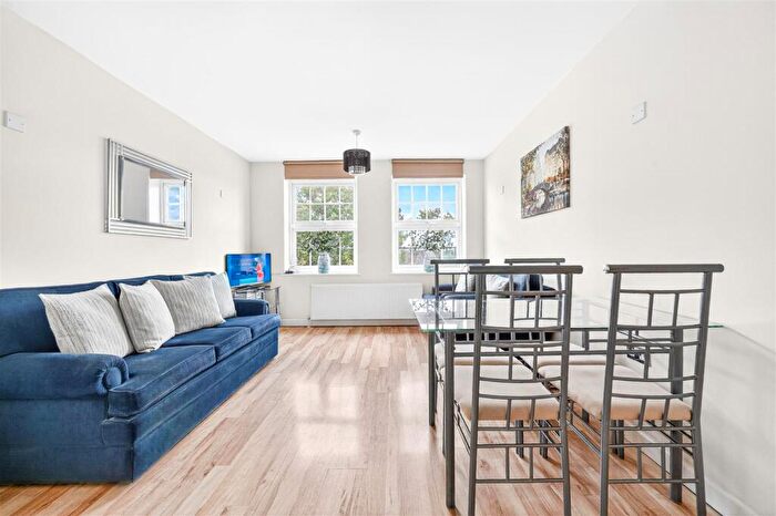 1 Bedroom Flat For Sale In High Street, Barkingside, Ilford, IG6