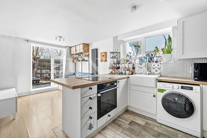 2 Bedroom Flat For Sale In Braemar Road, Tottenham, N15