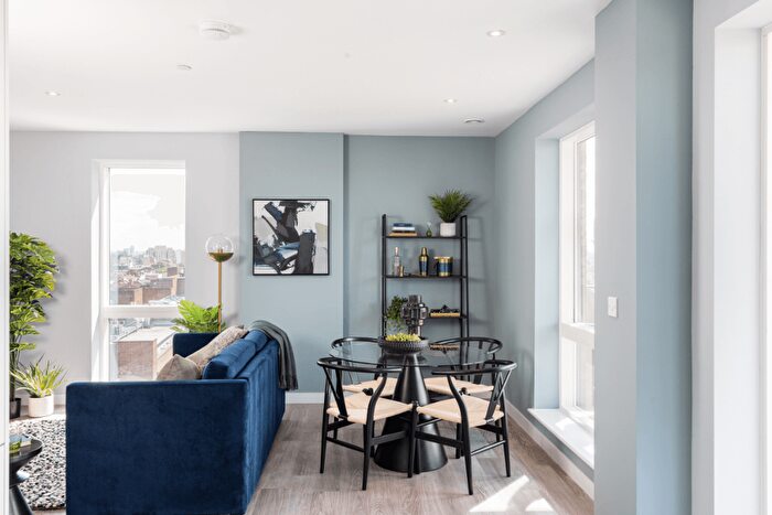 2 Bedroom Flat For Sale In Bell Road, Hounslow, TW3