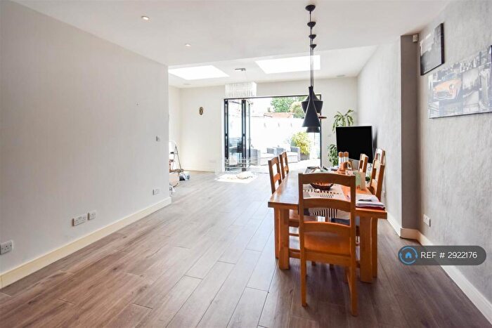 4 Bedroom Semi Detached House To Rent In Abbotsbury Road, Morden, SM4