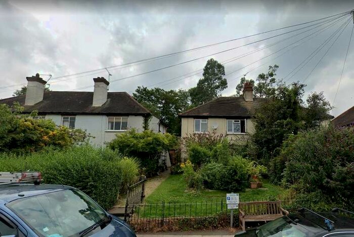 2 Bedroom Maisonette Flat To Rent In Sanders Lane, London, NW7