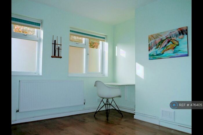 Studio To Rent In Thalia Court, London, E8
