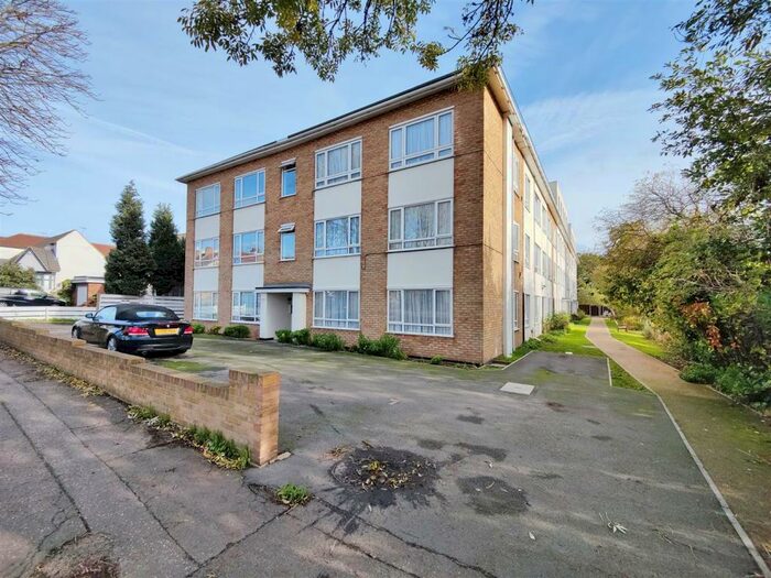 2 Bedroom House To Rent In Southbourne Grove, Westcliff-On-Sea, SS0