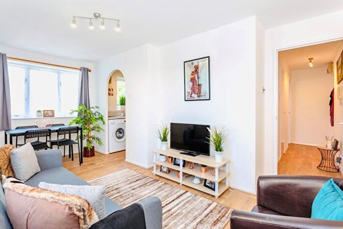 1 Bedroom Property To Rent In Greenslade Road, Barking, IG11