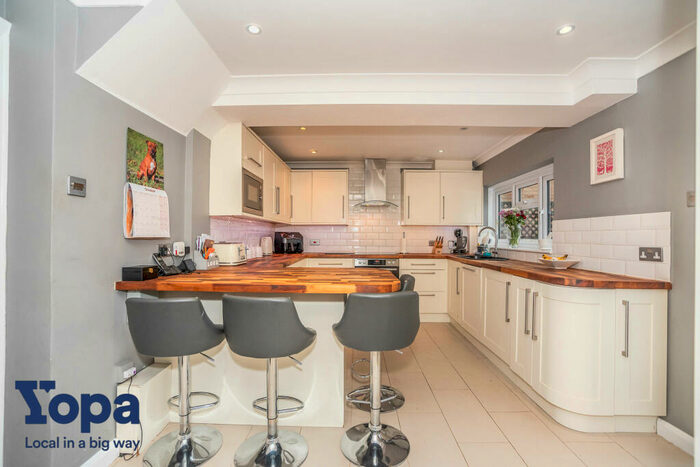 5 Bedroom Semi-Detached House For Sale In St. Botolph Road, Gravesend, DA11