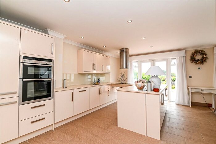 2 Bedroom Bungalow For Sale In Roebuck Close, New Milton, Hampshire, BH25