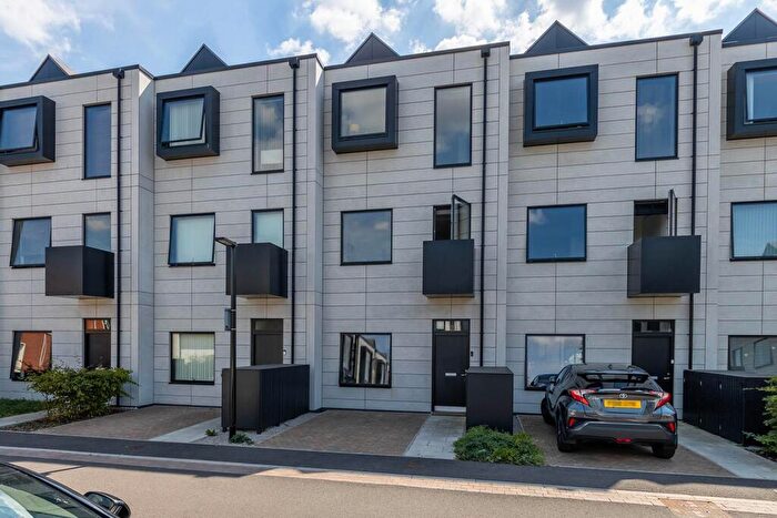 4 Bedroom Town House For Sale In South Loop Park, Port Loop, Birmingham, B16